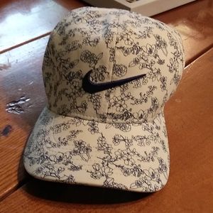 NWOT Women's Nike hat